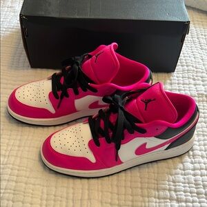 Nike Air Jordan Low
Fierce Pink/Black-White